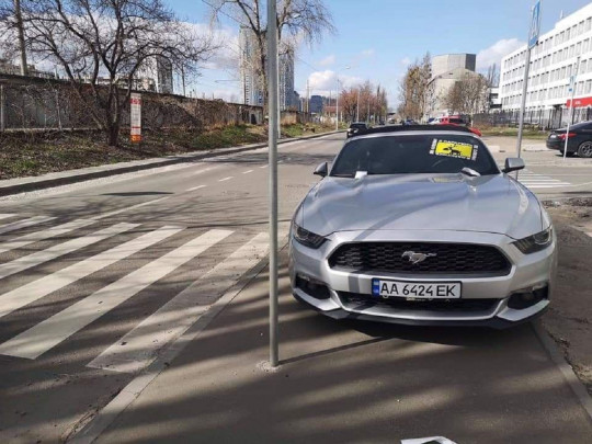 В Киеве оригинально проучили героя парковки на дорогом суперкаре: в сети показали фото