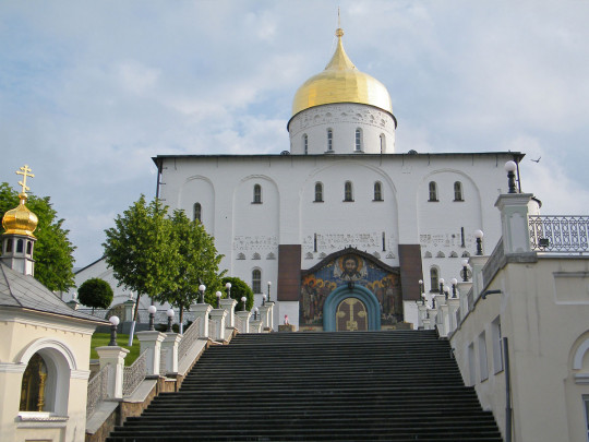 Почаевская лавра отрицает смерть монаха от коронавируса