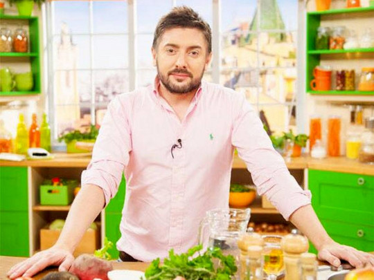 За уши не оттащишь: любимый рецепт окрошки от Алексея Суханова