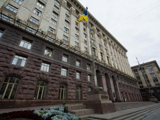 У КМДА визнали, що не можуть закупити вакцину безпосередньо у виробника