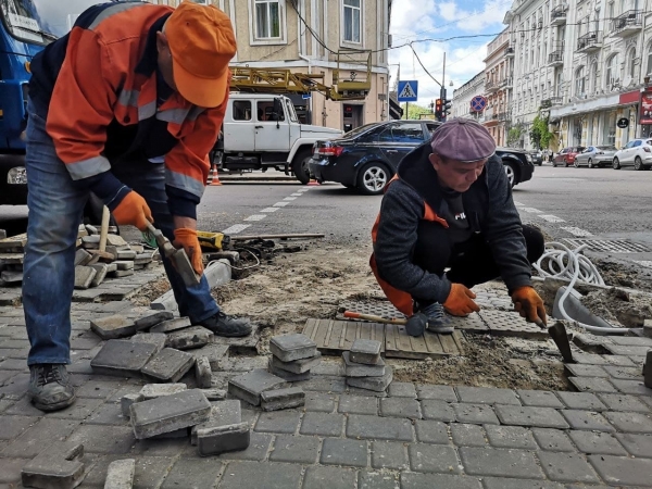 В центре Одессы еще на одном перекрестке появился «лежачий» светофор. Фото