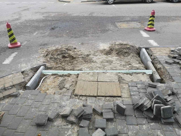 В центре Одессы еще на одном перекрестке появился «лежачий» светофор. Фото