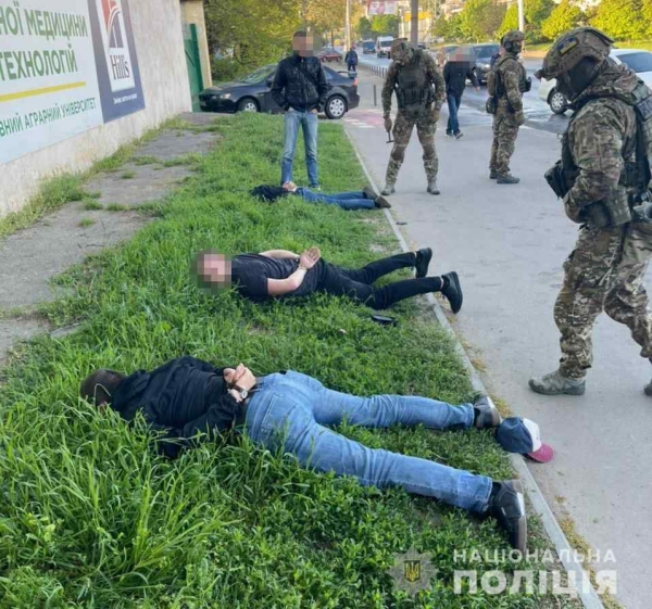 В Одессе поймали банду гастролеров, которые притворялись таксистами и грабили пассажиров. Фото, видео
