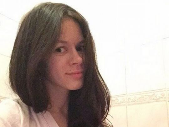 Після смерті Вікторії її телефон був включений, і хтось продовжував листуватися з друзями від її імені
