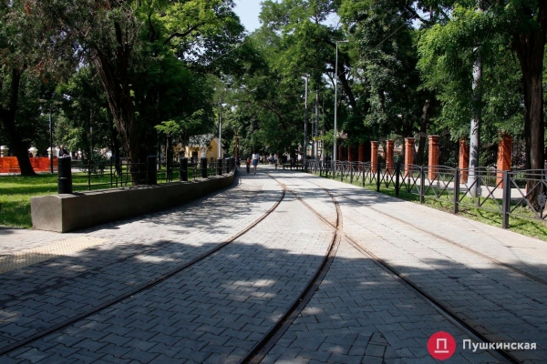 Аккуратно и просто, но ещё не конец: в Одессе официально открыли сквер за 45 миллионов. Фоторепортаж