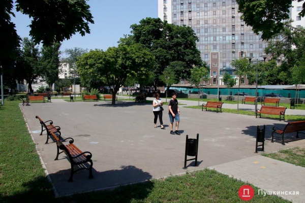 Аккуратно и просто, но ещё не конец: в Одессе официально открыли сквер за 45 миллионов. Фоторепортаж