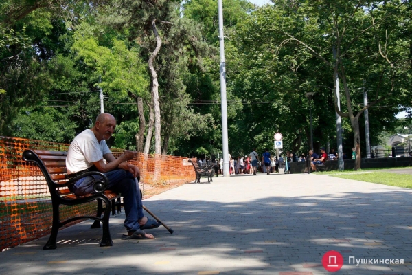 Аккуратно и просто, но ещё не конец: в Одессе официально открыли сквер за 45 миллионов. Фоторепортаж