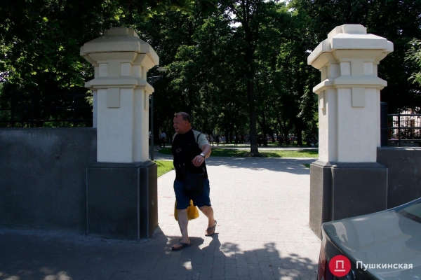 Аккуратно и просто, но ещё не конец: в Одессе официально открыли сквер за 45 миллионов. Фоторепортаж