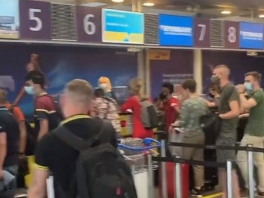Десятки пасажирів просто «забули» в «Борисполі»: МАУ влипли в гучний скандал