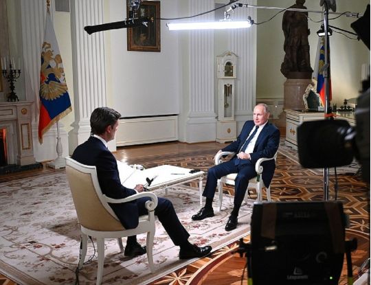 «Не обвалить все відразу»: Путін розповів, кого бачить наступником