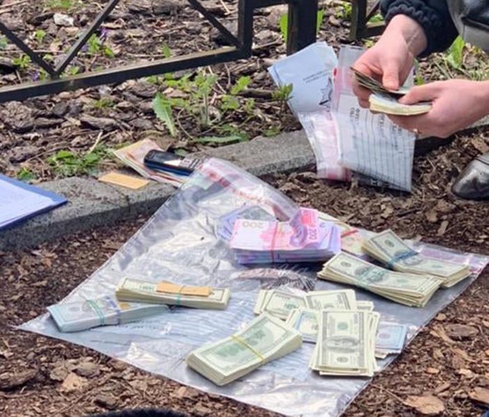 «В обміннику в мене вкрали 75 тисяч доларів»: у Києві накрили мережу фальшивих пунктів обміну валют