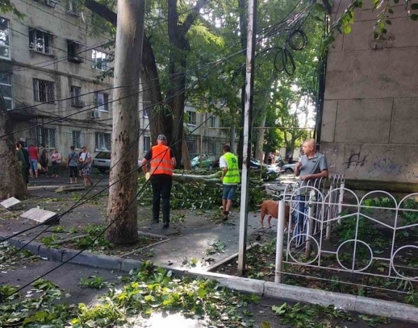 От непогоды в Одессе пострадали полтора километра сетей наружного освещения, а в области обесточены 25 сёл