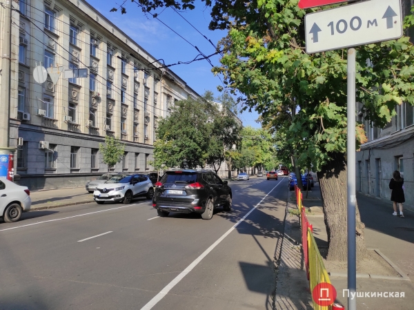 На Пироговской переделали полосу для велосипедистов и продлили ее до проспекта Шевченко. Фото