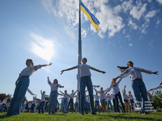 У Краматорську найбільший прапор Донецької області підняли на висоту 80 метрів
