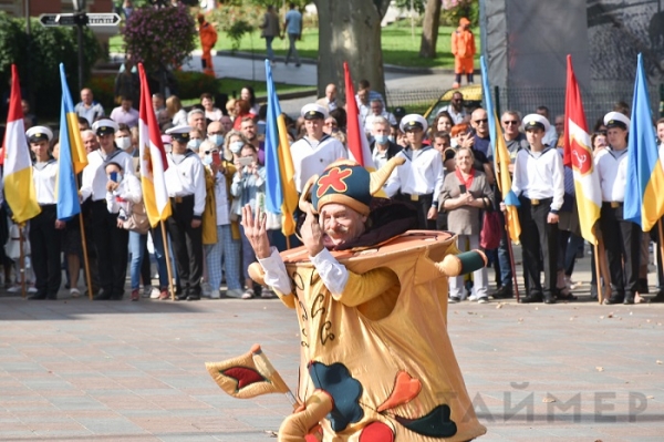 В Одессе торжественно подняли флаг города