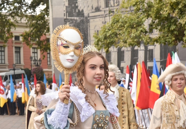 В Одессе торжественно подняли флаг города