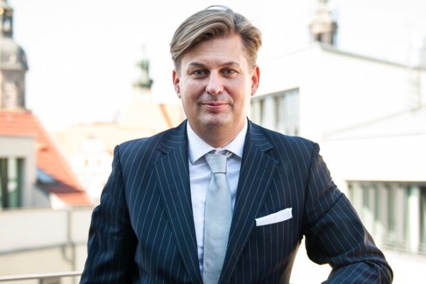 
Депутат Европарламента в ходе дебатов в Страсбурге заявил о двойных стандартах Европы в отношении преследования оппозиции в Украине
