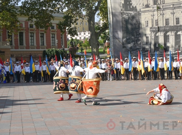 В Одессе торжественно подняли флаг города