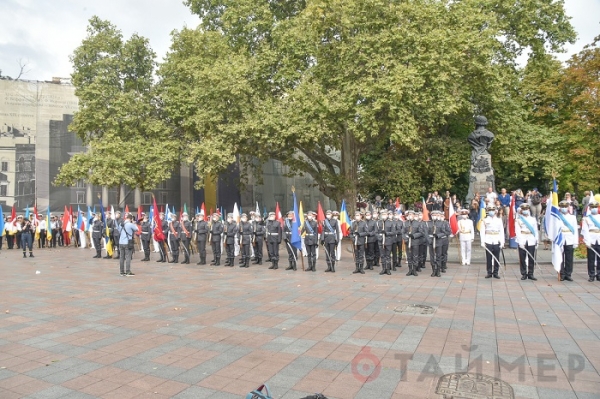 В Одессе торжественно подняли флаг города