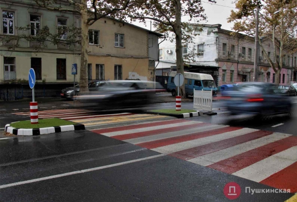 До конца года в Одессе сделают еще 7 переходов с островками безопасности: адреса