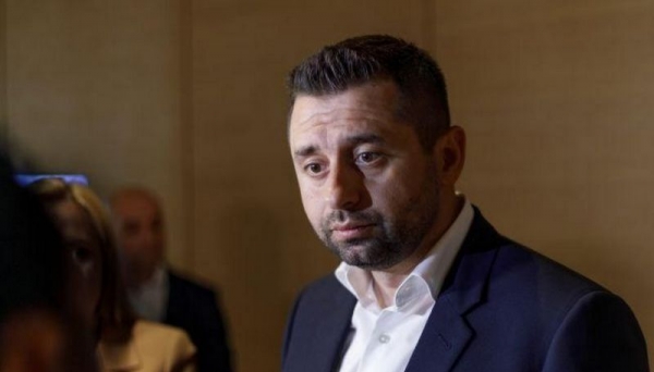 Арахамия назвал причину «холодной войны» с Разумковым