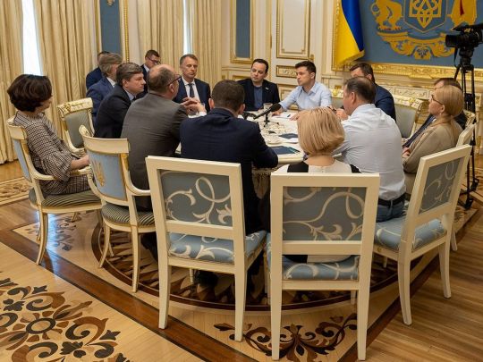 Цензура, тиск на ЗМІ і переслідування опозиції: експерт про авторитаризм Зеленського