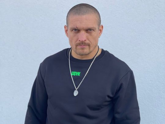 Усик «отримав» у щелепу на матчі «Динамо» — «Барселона», але прийняв удар із посмішкою