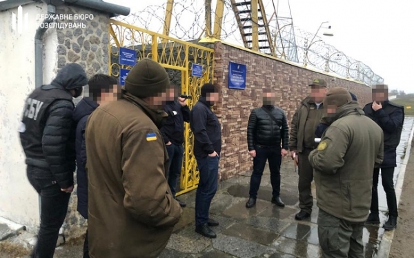 Николаевский тюремщик вымогал у осуждённого взятку, угрожая плохими условиями отсидки