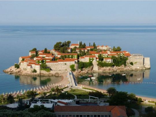 Чорногорія посилила правила в'їзду для українців: які документи потрібно пред'являти на кордоні