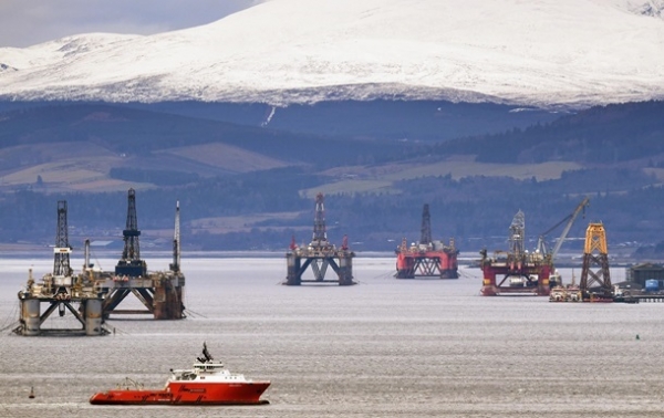 Цена нефти упала ниже 70 долларов