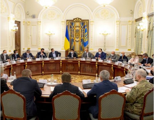 Санкції РНБО порушують 5 статей Конституції, — експерт