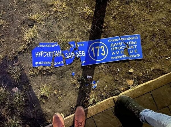 Боевики в Алма-Ате отрезали головы полицейским и окружили больницы &mdash; ОДКБ вводит войска в Казахстан