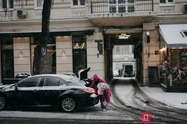 Как Одесса и одесситы встретили первый настоящий снегопад 2022 года. Большой фоторепортаж