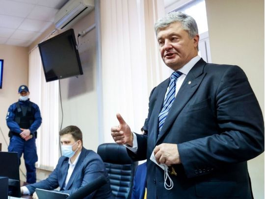 Обрання запобіжного заходу Порошенку відклали: коли оголосять рішення