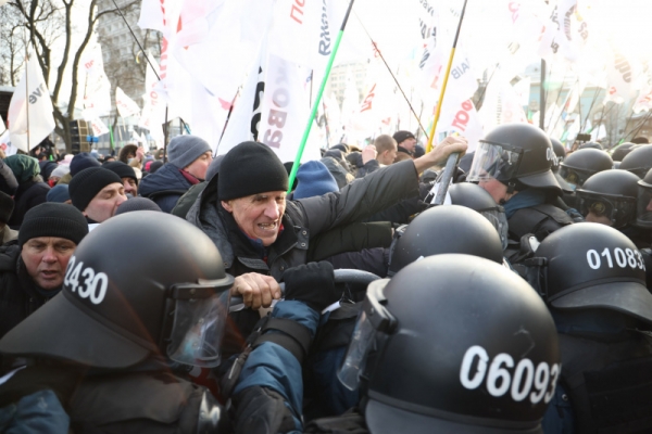 Представители ФОПов пытаются прорваться в парламент