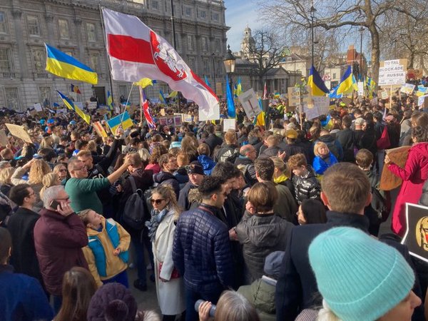 «Ні війні»: у всьому світі проходять масові акції на підтримку України