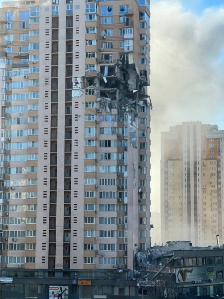 В Киеве ракета попала в жилой дом: разрушены несколько этажей. Фото