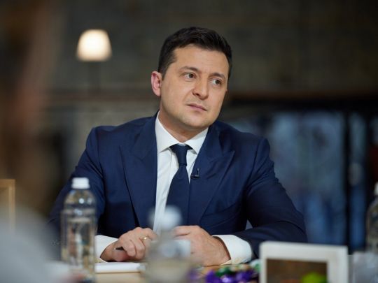 Він промовляє, — але він не слухає, — відомий історик про Зеленського