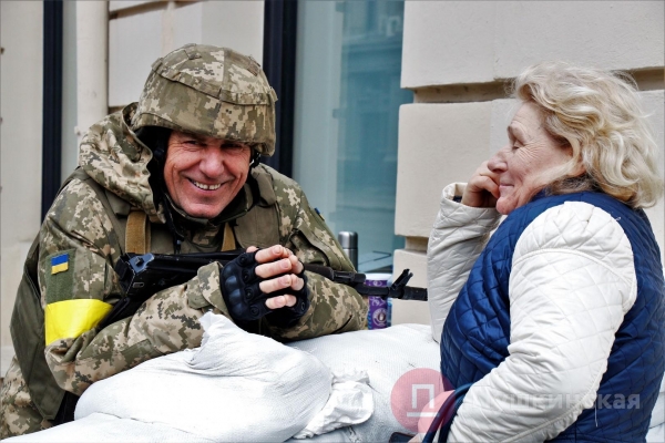 «Этот город мы отстоим. Не обсуждается!»: фоторепортаж о тех, кто защищает Одессу