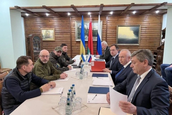 Арестович объяснил, почему Россия пошла на переговоры уже на второй день войны