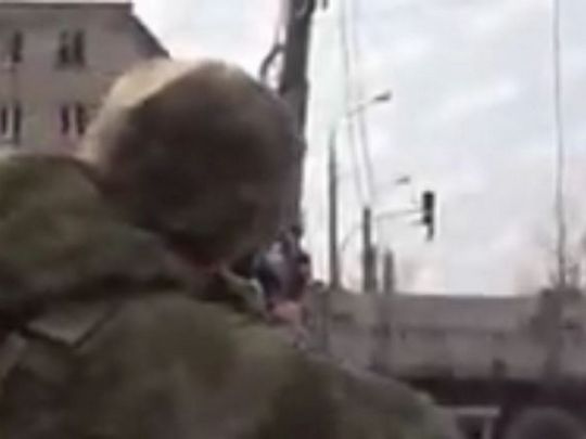 Патронів не шкодували: кадировці влаштували звірячу розправу над беззбройним українським… світлофором (відео)