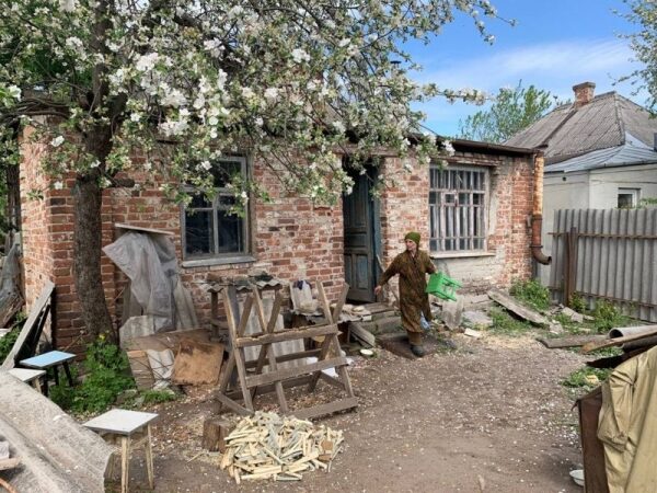 &laquo;Лучше бы я знаменитой не была&raquo;. Как украинка с советским флагом стала культурным феноменом в России и что она об этом думает