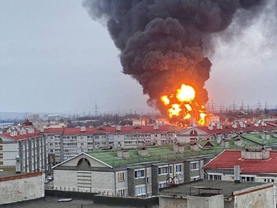 У росії знову неспокійно: в одній із сусідніх з Україною областей пошкодили залізничний міст, а в іншій — підірвали склад (відео)