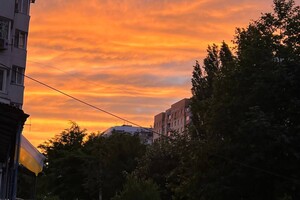 Одесситы наблюдали удивительно красочный летний закат (фото)