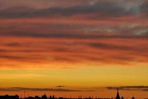 Одесситы наблюдали удивительно красочный летний закат (фото)