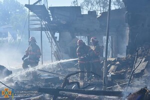 Спасатели показали, как тушили пожары после ракетного удара по Затоке: пострадал один человек