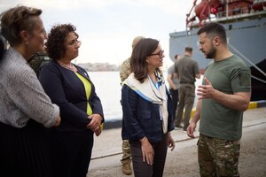 Посещал раненных и наблюдал за загрузкой зерна: что делал Зеленский в Одесской области
