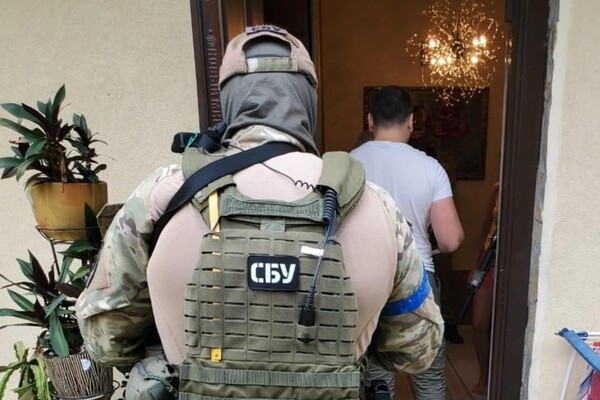Прикрывались волонтерскими удостоверениями: в Одесской области переправляли через границу уклонистов