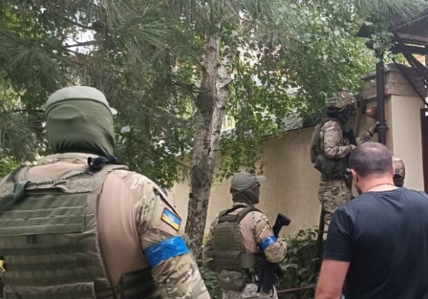 Прикрывались волонтерскими удостоверениями: в Одесской области переправляли через границу уклонистов