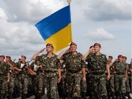 Чоловіків у Львові «відловлюють» біля церков, щоб вручити повістку у військкомат: реакція мережі